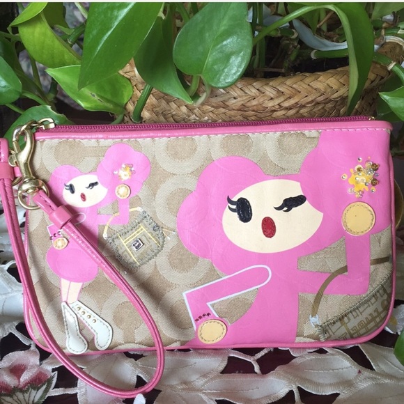 バッグ Coach Poppy Chan Pinky wristlet Y2K Coach Poppy Wristlet: Light Pink Patent Leather, Leopard